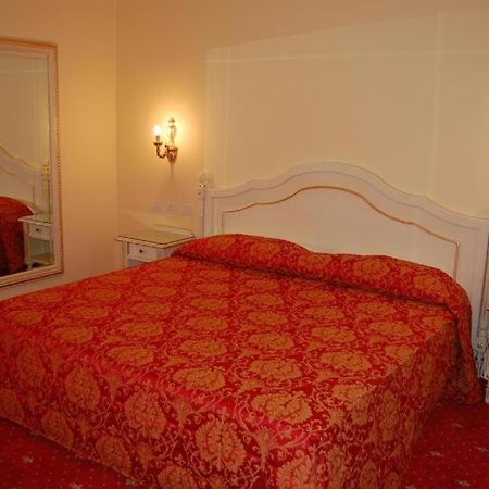 Hotel Motel Gold Calcinate Eksteriør bilde