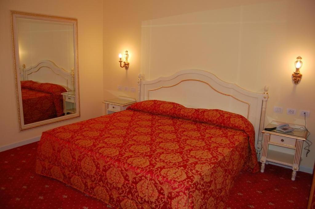 Hotel Motel Gold Calcinate Eksteriør bilde