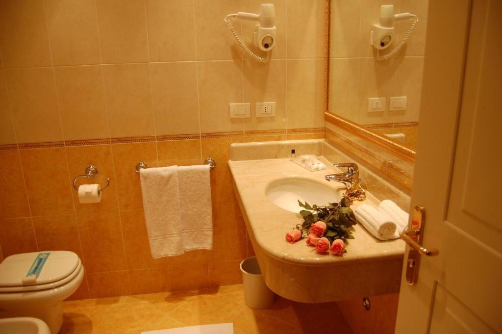 Hotel Motel Gold Calcinate Eksteriør bilde