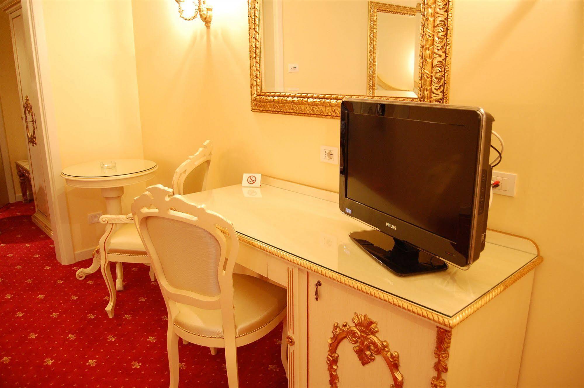 Hotel Motel Gold Calcinate Eksteriør bilde