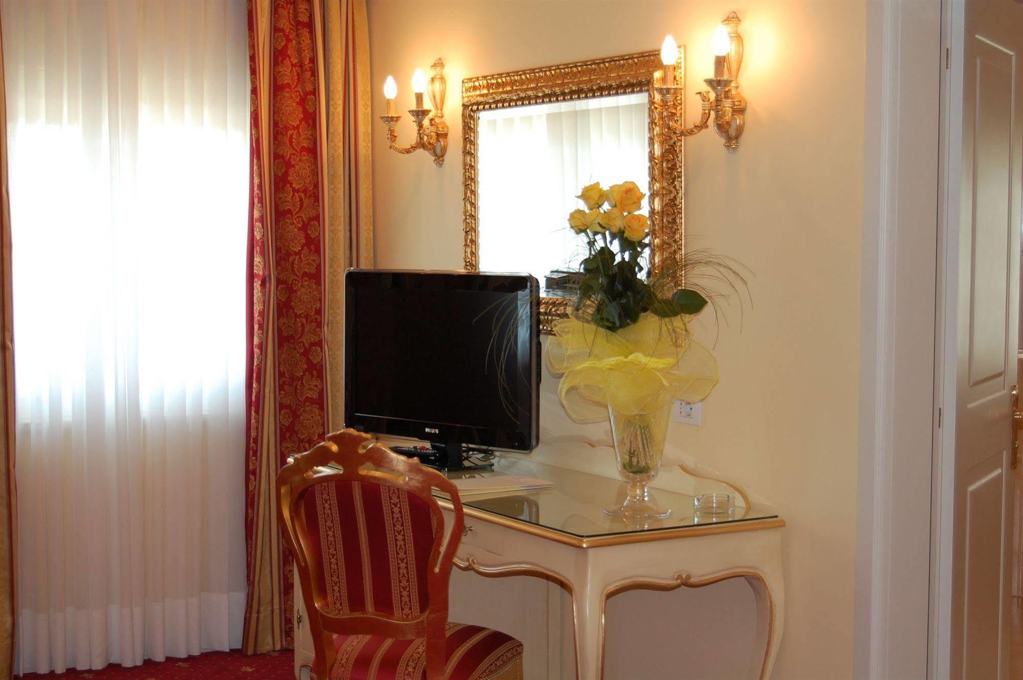 Hotel Motel Gold Calcinate Eksteriør bilde