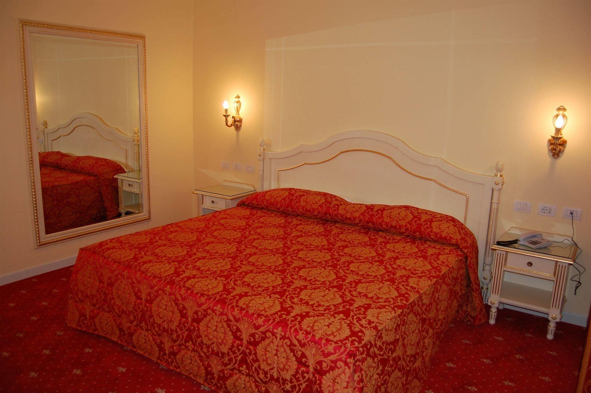 Hotel Motel Gold Calcinate Eksteriør bilde