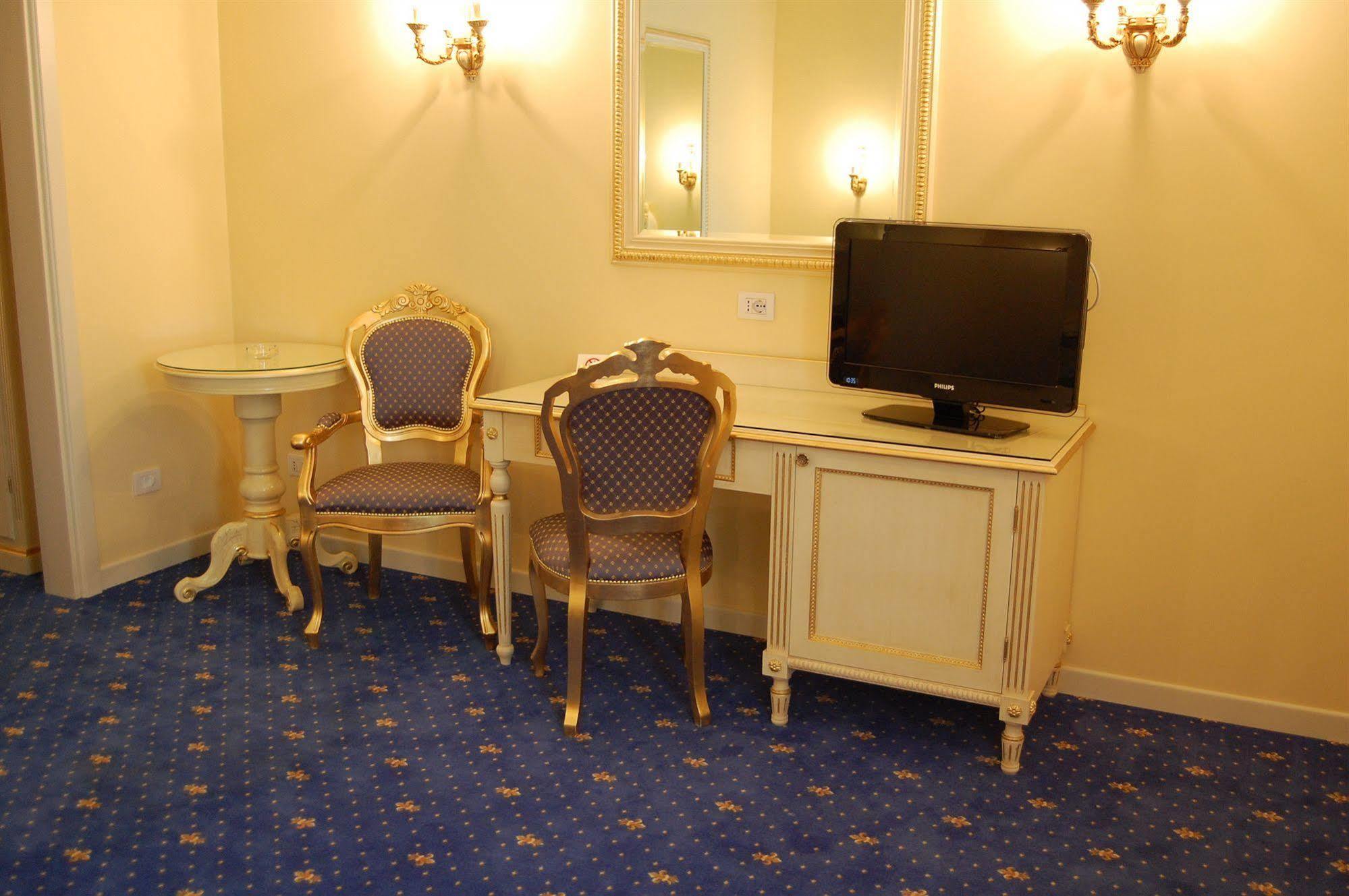 Hotel Motel Gold Calcinate Eksteriør bilde