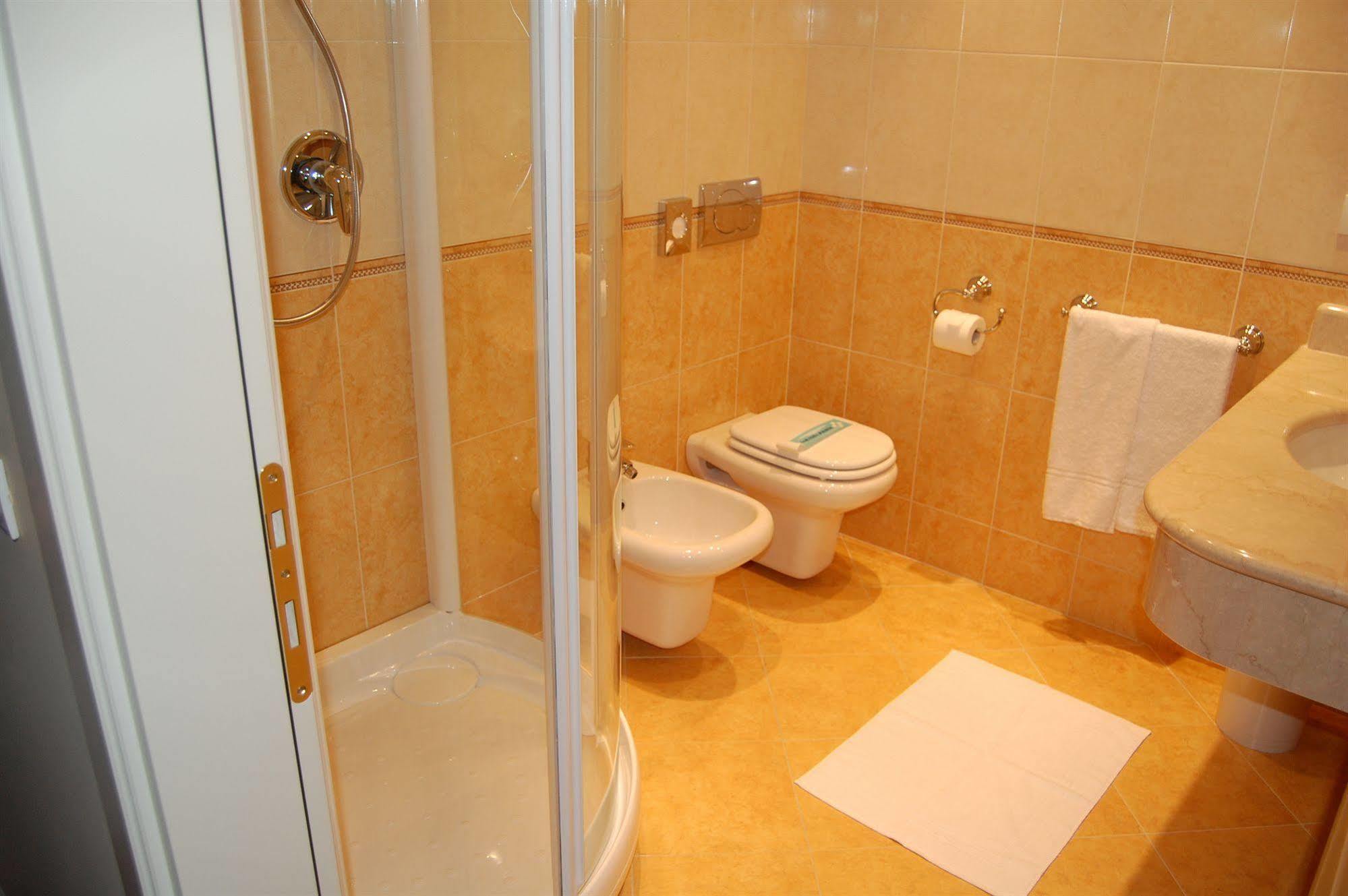 Hotel Motel Gold Calcinate Eksteriør bilde