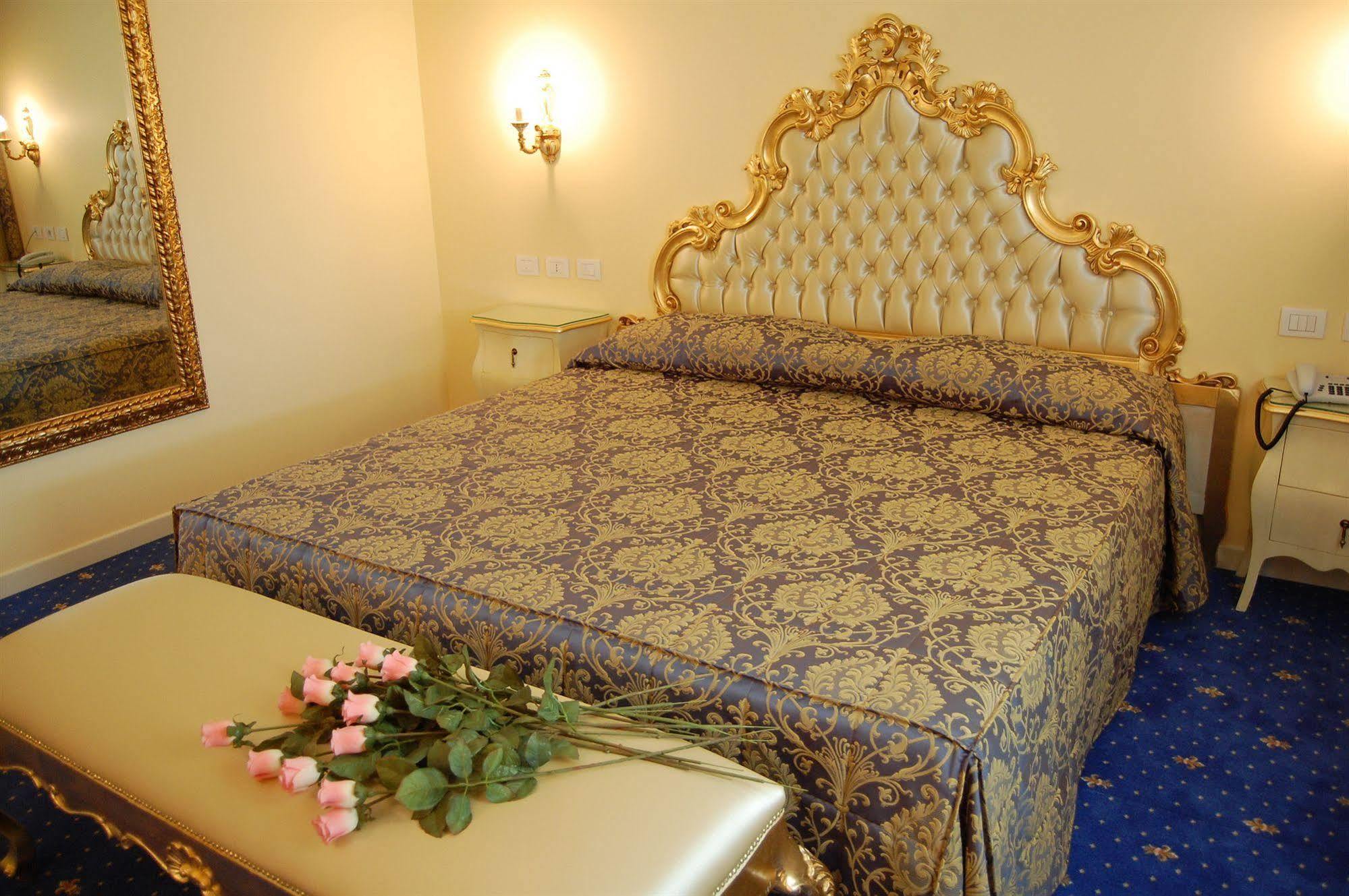 Hotel Motel Gold Calcinate Eksteriør bilde