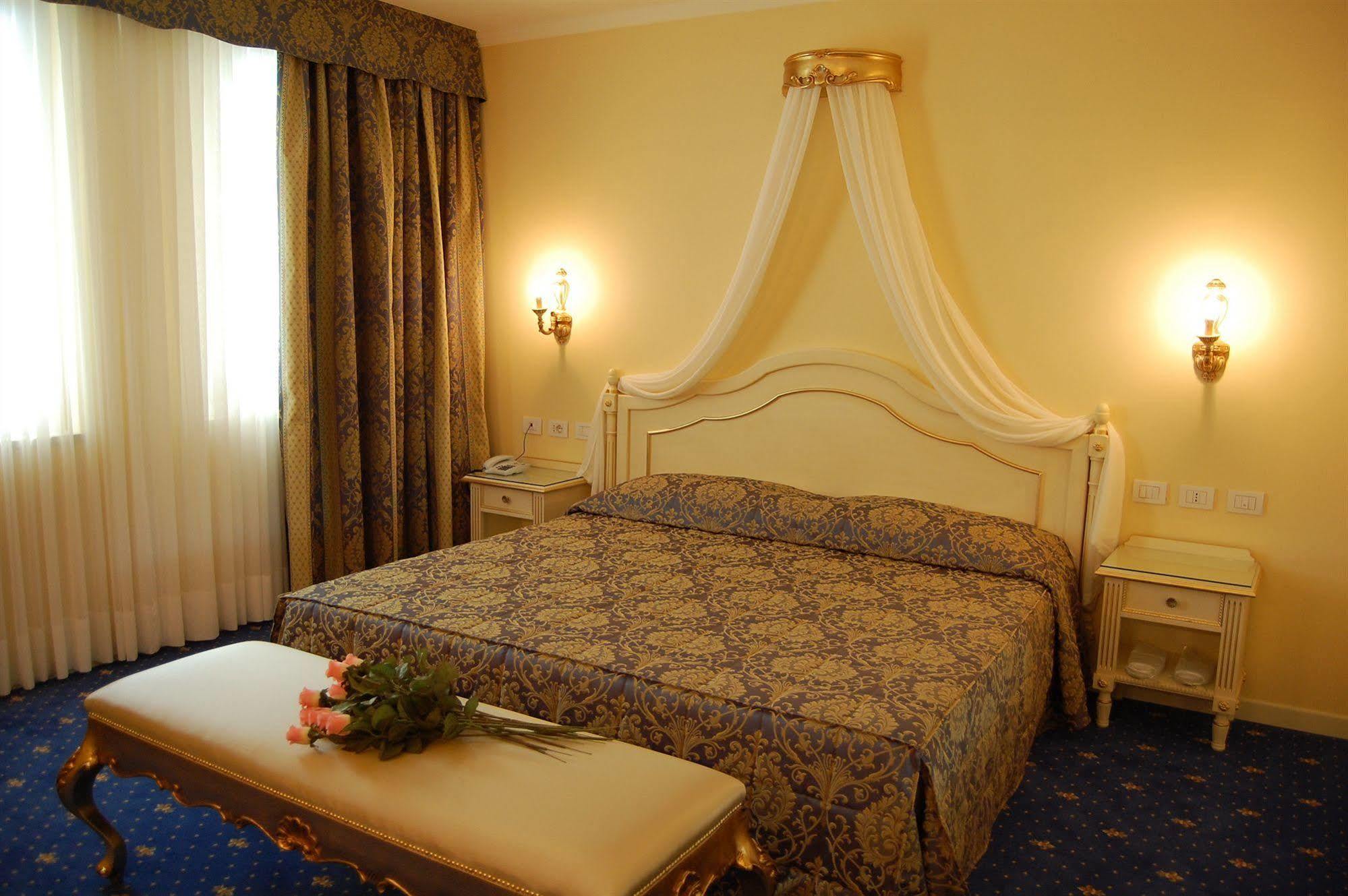 Hotel Motel Gold Calcinate Eksteriør bilde